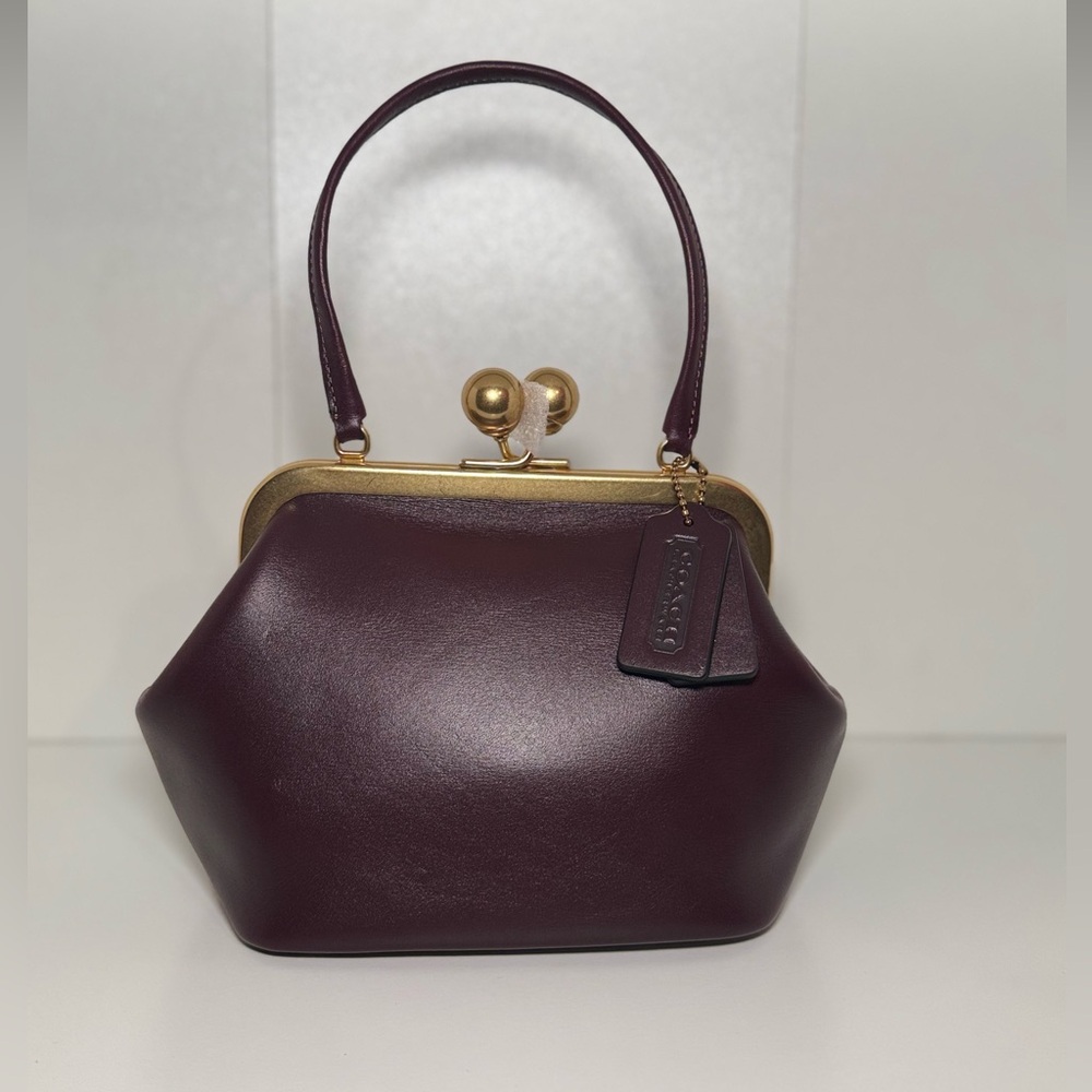 Coach Kisslock 16 in Black Current
